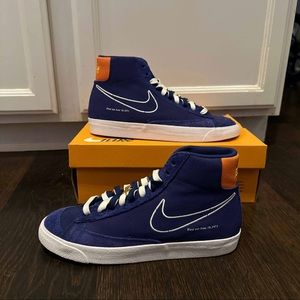 Never worn, comes with original box and both color laces to choose from.